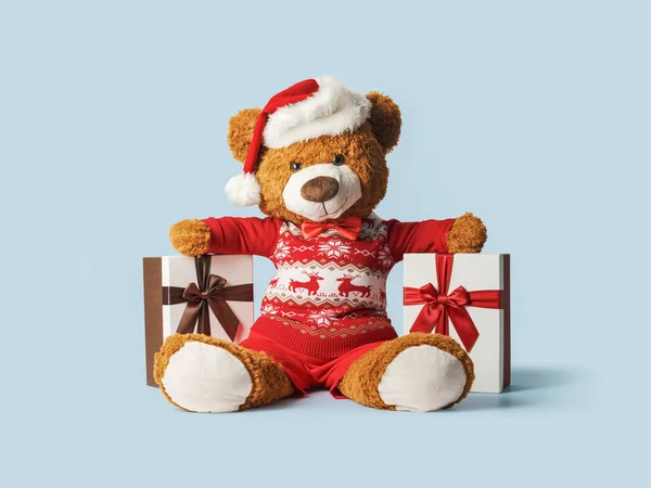 Söt Teddybjörn Bär Tomte Hatt Och Julklappar Helgdagar Och Firande — Stockfoto