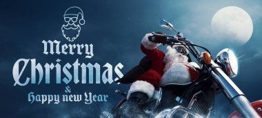 Geleneksel olmayan Noel Baba gece hızlı bir motosiklet sürüyor ve Noel dilekleri