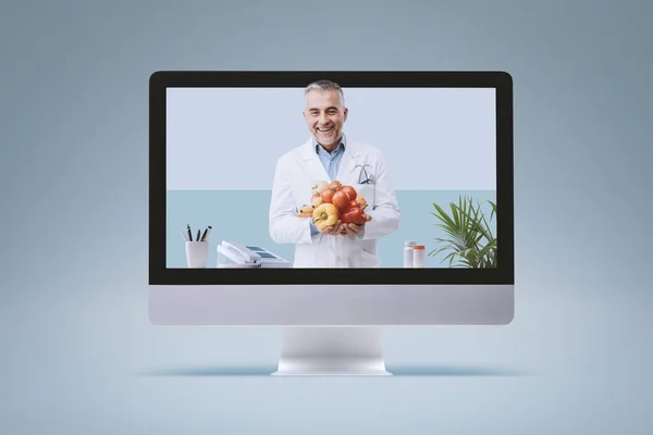 计算机屏幕上的专业营养师 在线医生和远程医疗概念 — 图库照片