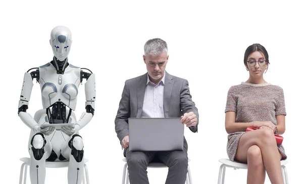 Biznesmeni Humanoidalny Robot Siedzący Czekający Rozmowę Kwalifikacyjną Ludzka Konkurencja — Zdjęcie stockowe