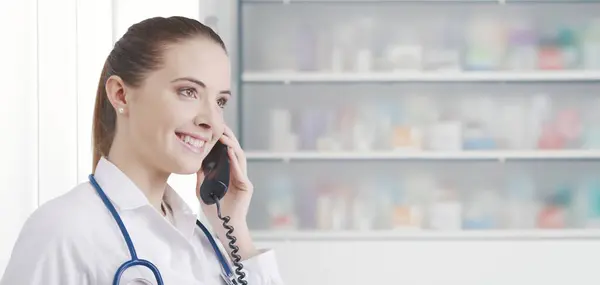 Professional Pharmacist Working Pharmacy She Having Phone Call Giving Advice — Stock Photo, Image