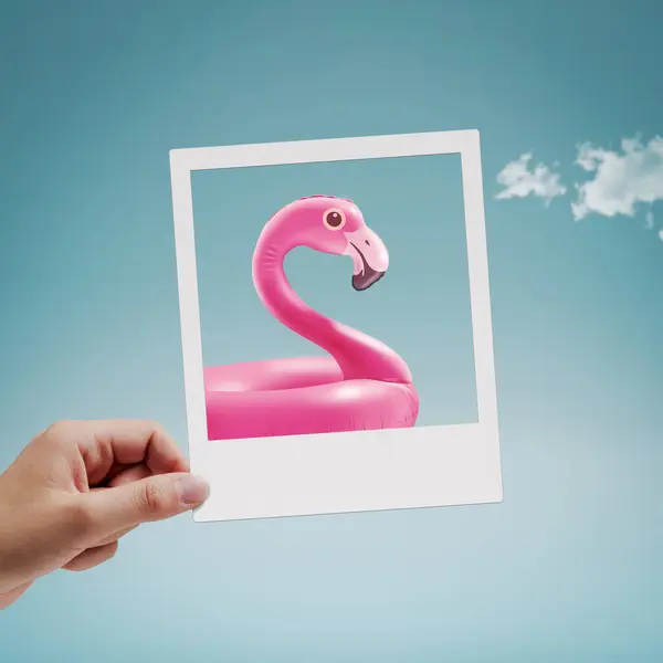 Hand Hålla Vintage Omedelbar Bild Med Uppblåsbara Flamingo Sommar Och — Stockfoto