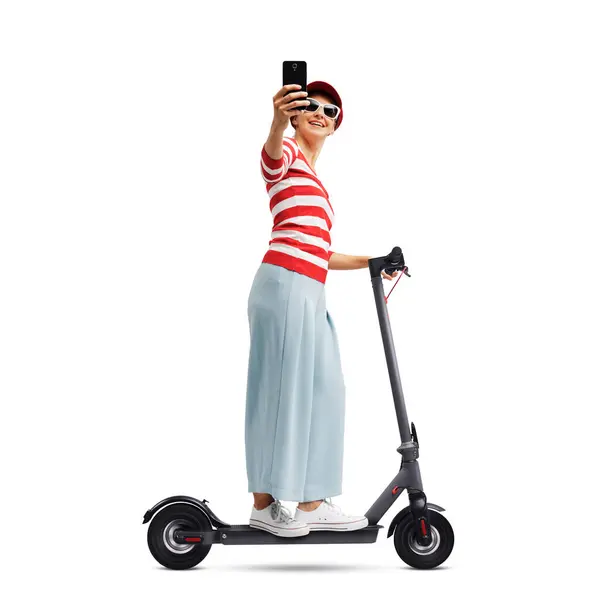 Mujer Feliz Montando Scooter Charlando Con Teléfono Inteligente Aislado Sobre —  Fotos de Stock
