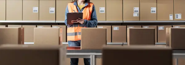 Young Female Worker Checking Packages Orders Warehouse — Stock Photo, Image
