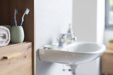 Çağdaş temiz banyo, ev dekorasyonu ve iç tasarım konsepti.