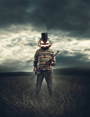 Korkunç korku Cadılar Bayramı karakteri, tarlada duran kabak kafalı.