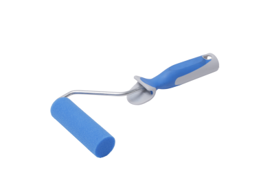 Beyaz arka planda profesyonel boya silindiri