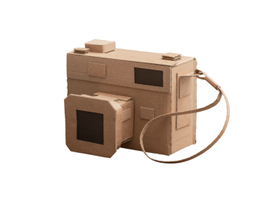 Üst arkaplanda yaratıcı karton kamera