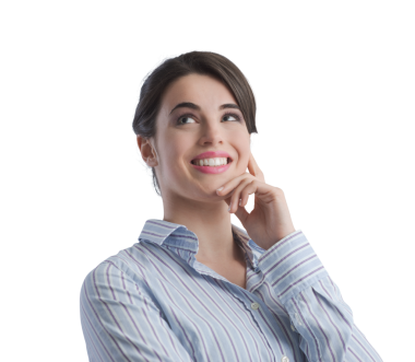 Çekici kadın tebessümlü arka planda gülümsüyor