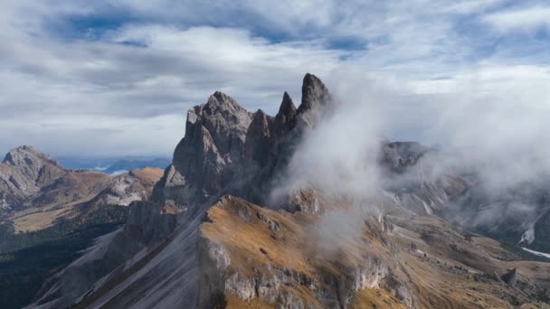 Seceda Hora Italských Dolomitech Během Podzimu Letecký Pohled — Stock video