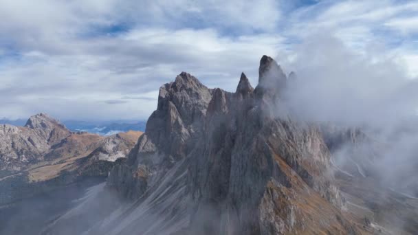 Seceda Berg Italienska Dolomiter Hösten Flygdrönare Utsikt — Stockvideo