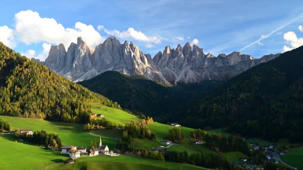 Landschaft Der Italienischen Dolomiten Santa Magdalena — Stockvideo