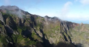 Madeira ada dağlarının manzarası