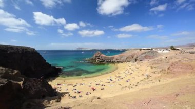 Playa üzerinde güzel bir gün Lanzarote adasındaki Papagayo plajı - Kanaryalar - İspanya