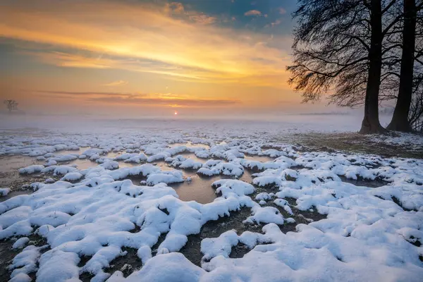 Piękny Zimowy Zachód Słońca Kolorowym Niebem — Zdjęcie stockowe