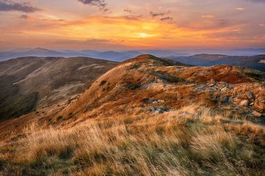 Sonbaharda Bieszczady dağlarının manzarası