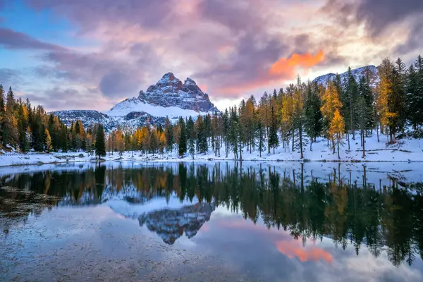 Hermoso Amanecer Otoño Las Montañas Lago Antorno Dolomitas Italianas — Foto de Stock