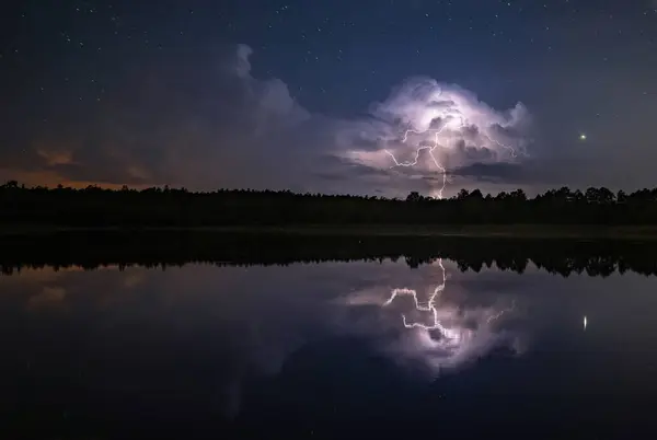 Καταιγίδα Σύννεφο Στο Νυχτερινό Ουρανό Εικόνα Αρχείου