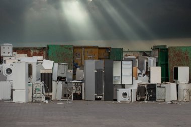 Kullanılmış ev aletleri ve tüketici elektroniği. Elektronik atıkların imhası.