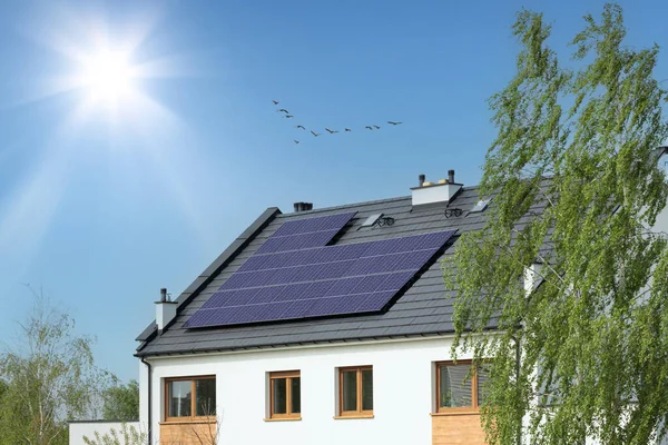 Solar Panels Modern White House Cloud Free Sky — Stock Photo, Image
