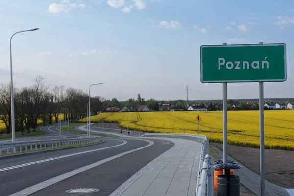Richtung Poznan Verkehrszeichenkonzept — Stockfoto