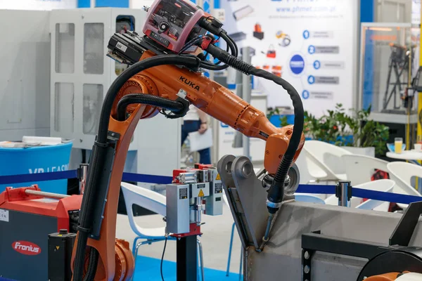 Polsko Poznan Června 2023 Technologický Proces Robotickým Ramenem Pokročilá Průmyslová — Stock fotografie