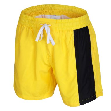 Beyaz arkaplanlı, kısa, sarı şortlu. Ön taraf.