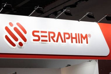 Polonya, Poznan - 17 Mayıs 2023: Yüksek TECH Avrupa Seraphim Enerjisi. Dünya standartlarında güneş paneli üreticisi Çin Seraphim araştırma, geliştirme ve güneş modülü üretiminde uzmanlaşmıştır..