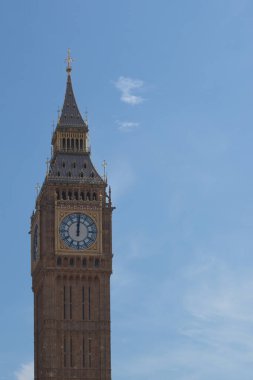 Big Ben, London, İngiltere'de. Popüler Londra landmark, saat kulesi Big Ben bilinen bir görünümünü.