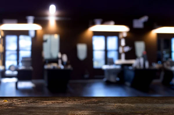 Holztisch Mit Platz Für Werbung Hintergrund Verschwommener Friseurladen Blick — Stockfoto