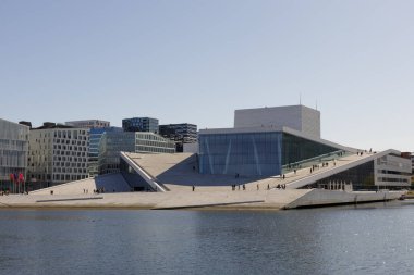 Norveç 'teki modern Oslo Opera Evi' nin nefes kesici manzarası ülkenin zengin kültürel mirasını ve mimari hünerini yansıtıyor..