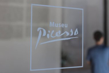 Barselona, İspanya - 09 Ağustos 2023: Picasso Müzesi Giriş Logosu Barselona