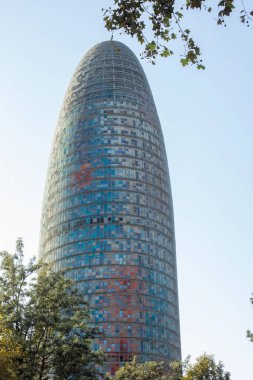 Barselona, İspanya - 09 Ağustos 2023 Torre Görkemli Gökdelenler Barselona Skyline 'a hakim