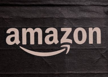 Leszno, Polonya. 03 Mart 2024: Amazon Kara Ambalaj Logosu