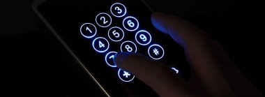 Karanlık Ayar 'da Aydınlatılmış Çevirme Defteri.