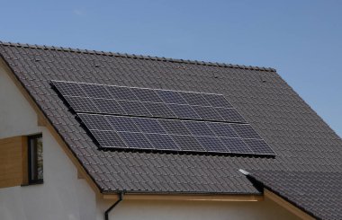 Konut Çatı Üzerine Güneş Panelleri