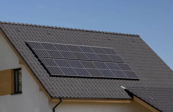 Konut Çatı Üzerine Güneş Panelleri