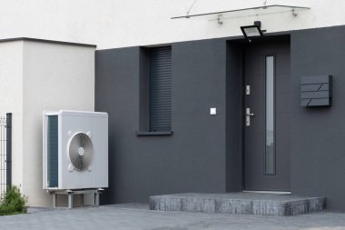 Sıcaklık Pompalı Modern Ev.