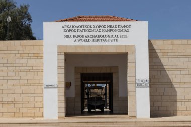 Paphos, Kıbrıs. 31 Mart 2024: Nea Paphos Arkeoloji Alanına Giriş
