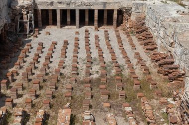Kıbrıs 'ta Antik Kourion Hamamlarının Harabeleri