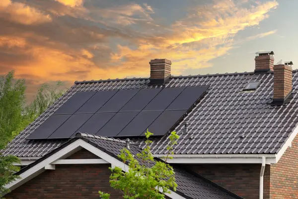 Sunset 'te Çatıdaki Güneş Panelleri