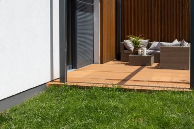 Ahşap elementli Modern Bahçe