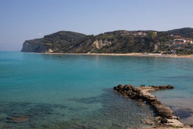 Rocky Shoreline ile Sahne Kıyı Manzarası