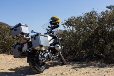 Kirli Yola Park Edilmiş Macera Motorsikleti