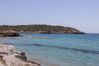 Coastal Hills ve Clear Blue Sea