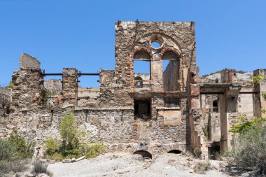 Sardunya 'daki yıkılmış İngurtosu Madeni Binaları