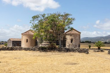 Sardunya Adası 'ndaki Santa Sabina Kilisesi ve Nuraghe