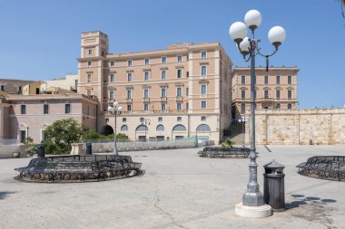 Aziz Remy Kalesi 'nde kemerli tarihi bina.