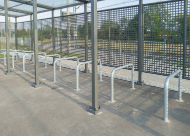 Kamu İstasyonunda Boş Bisiklet Otoparkı