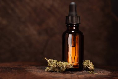 Kurumuş kenevir çiçekli CBD Yağ Şişesi